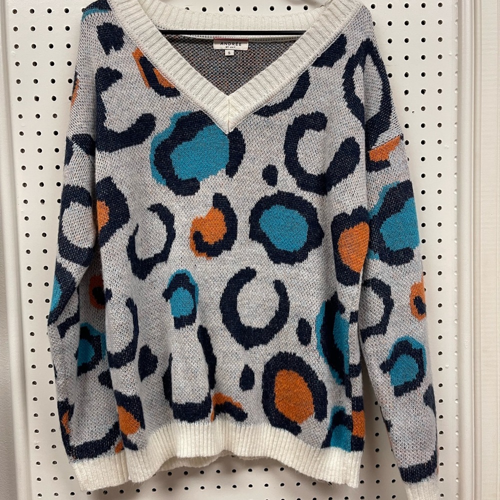 ANDREE BY UNIT Blue and Orange V-Neck Sweater